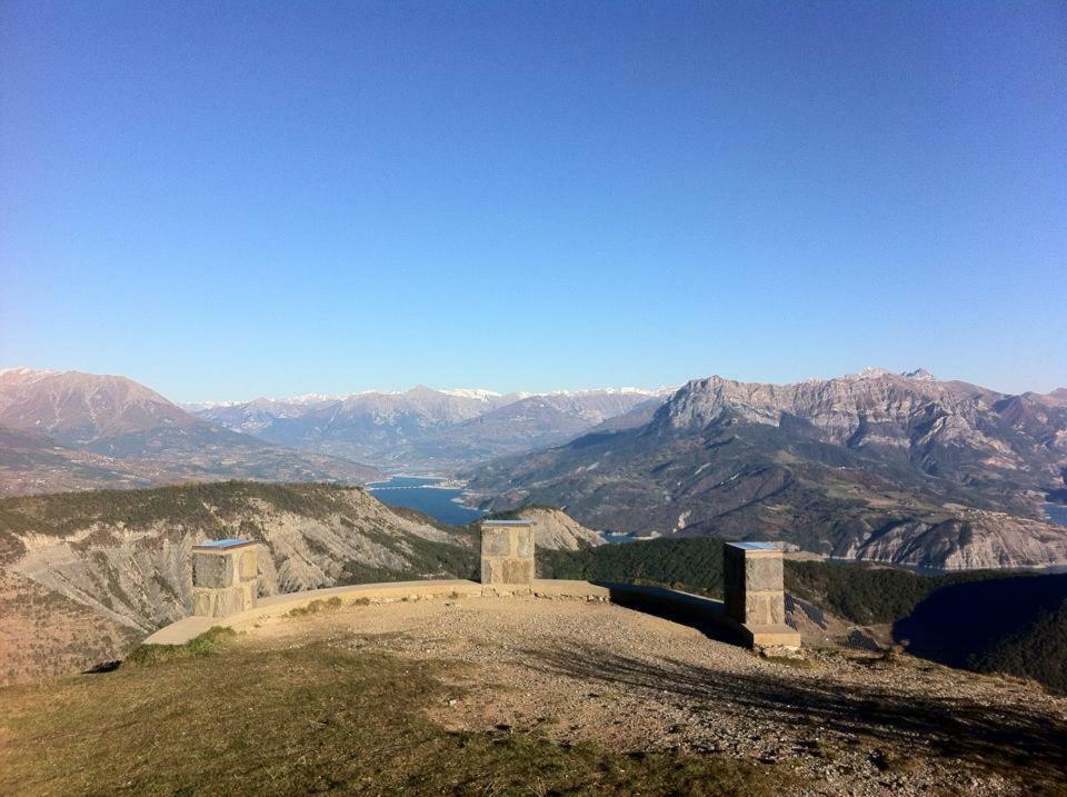 Au Paradis des Grillons Espinasses Exterior foto